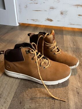 Timberland boys size 6 brown boots